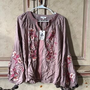 NWT Easel Floral Embroidered Blouse Size Small